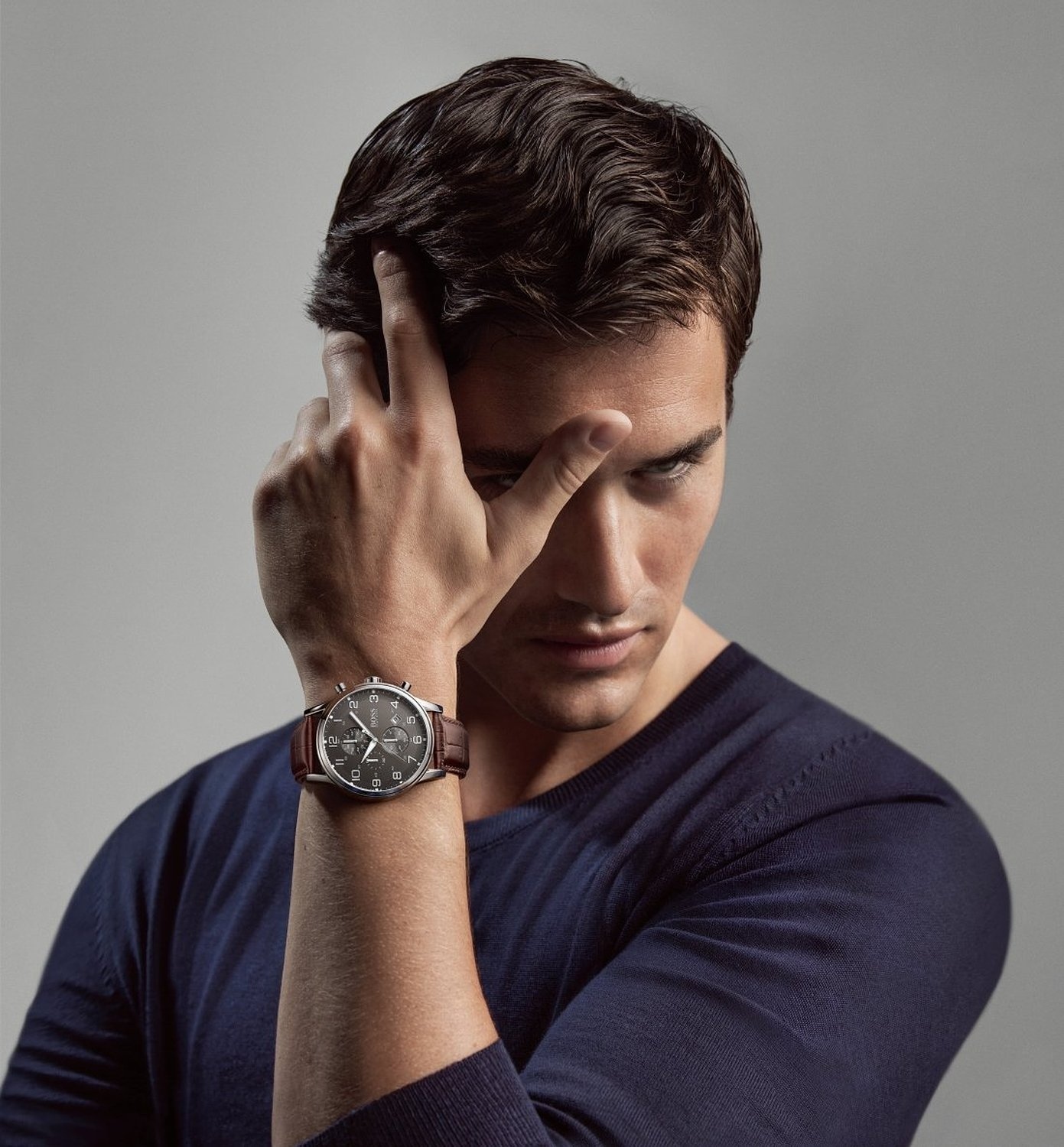 К чему снятся наручные часы на руке. Hugo Boss кольцо мужское. Мужские часы на руке. Мужчина с часами на руке. Красивые мужские часы на руку.